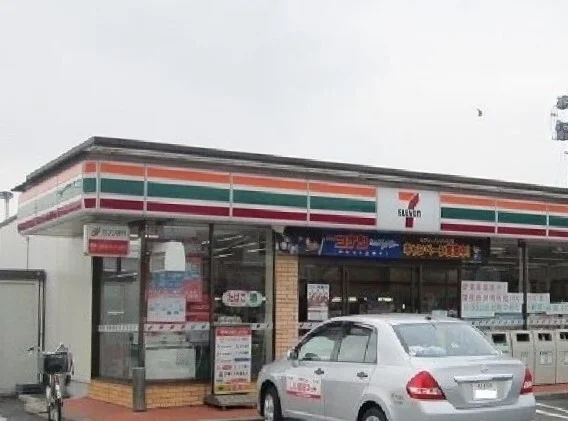 セブンイレブンまで700m