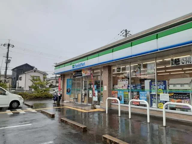 ファミリーマート東くみの木店様まで503m