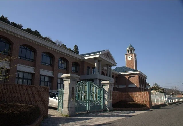 八重東小学校まで1400m