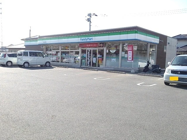 ファミリーマート久留米北野町店まで310m