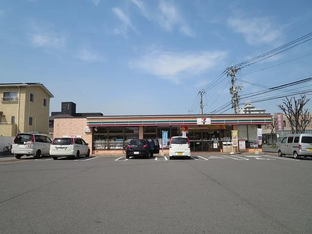 セブンイレブンまで700m