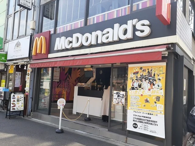 マクドナルドまで87m