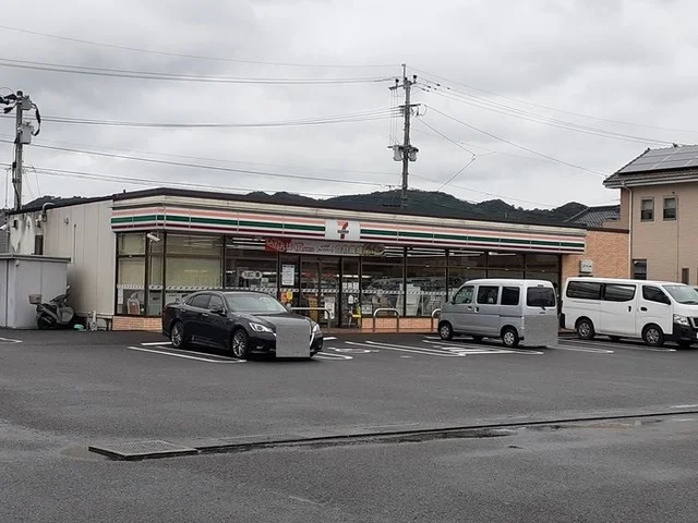 セブンイレブン隼人姫城店まで11m