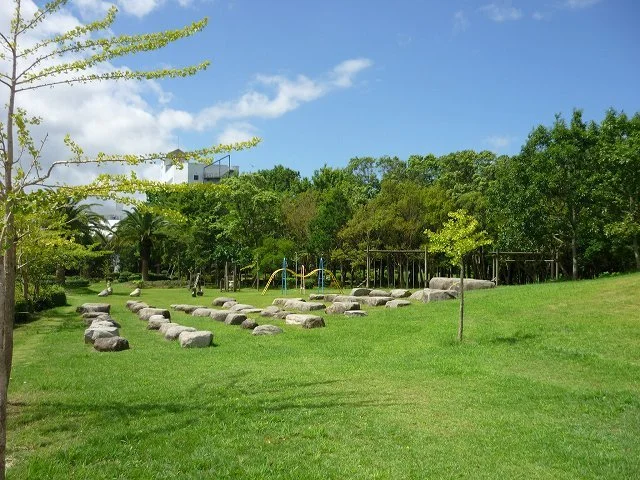 河畔公園まで950m