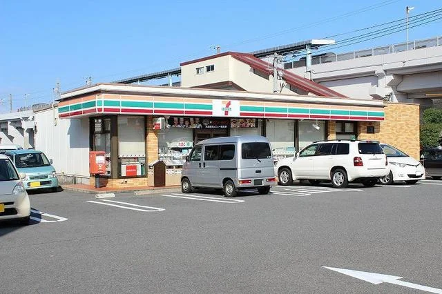 セブンイレブン和多田駅前店まで82m