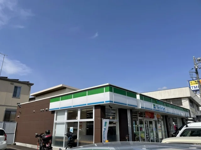 ファミリーマートまで600m