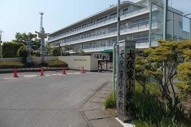 犬伏東小学校様まで470m