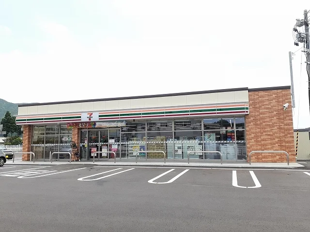 セブンイレブンまで660m