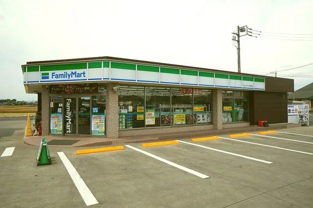 ファミリーマート佐波東店まで2000m