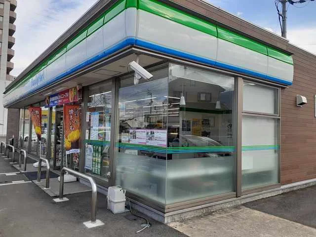 ファミリーマート新居浜萩生店まで850m