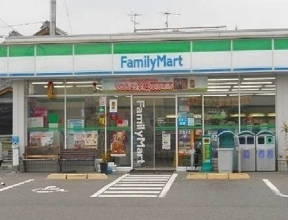 ファミリーマートまで450m