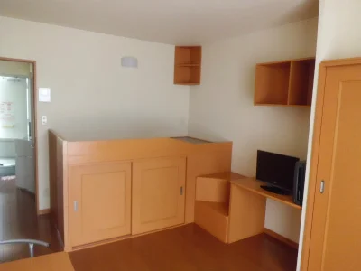 ベッドの下が収納になっています。