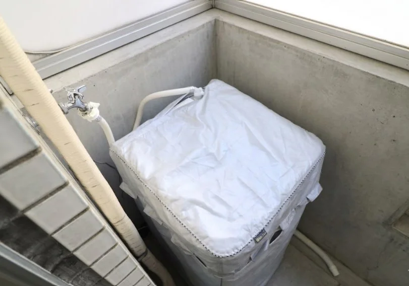 【完全プライベート洗濯】 室内に設置された洗濯機により、コインランドリーへ通う手間とコストを削減。夜間でも天候を気にせず、自分のタイミングで衣類をケアできます。