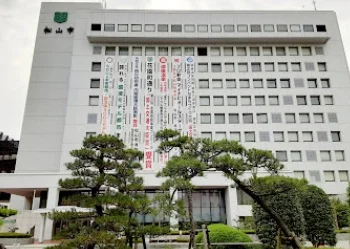 松山市役所まで徒歩13分