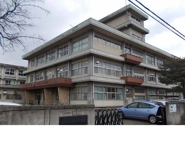 福島市立瀬上小学校まで1100m