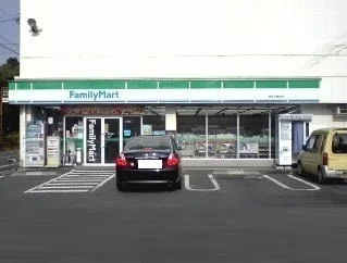 ファミリーマートまで700m