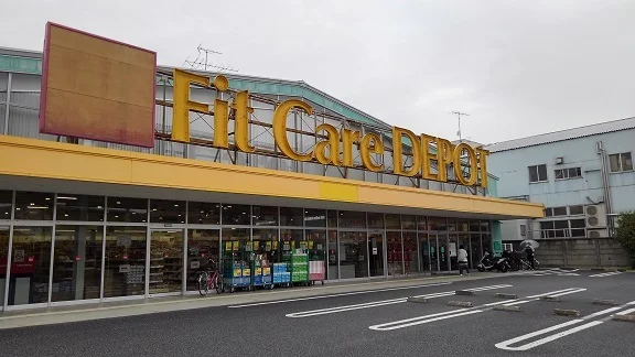 ドラッグストアまで210m