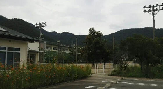 甲府市立羽黒小学校まで550m