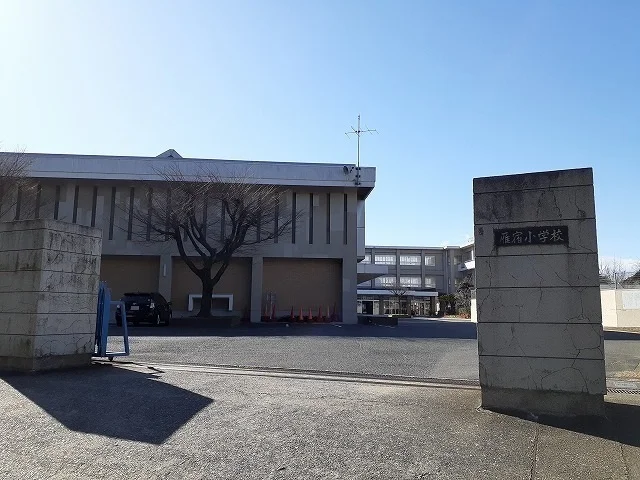 雁宿小学校まで440m