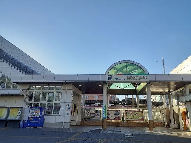 名鉄　知多半田駅まで960m