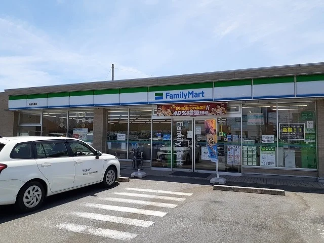 ファミリーマート武豊向陽店まで640m