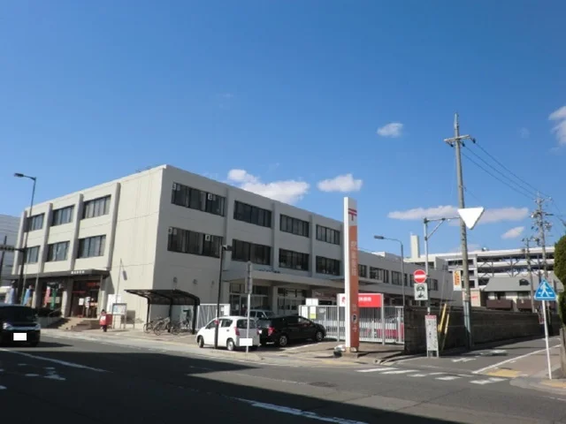 桑名郵便局まで1700m