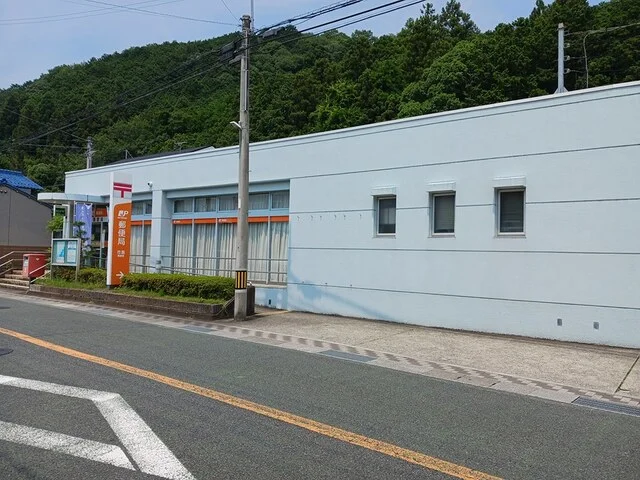 市島郵便局まで592m