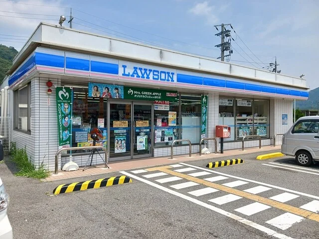 ローソン市島上田店まで369m