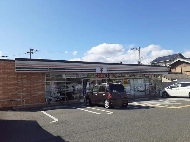 セブンイレブンまで461m