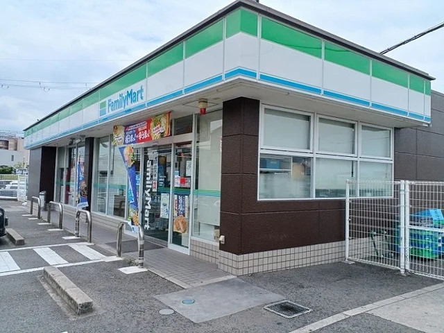 ファミリーマート様まで550m