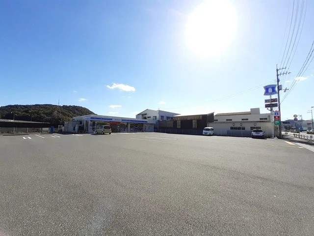 ローソン 高知弘化台店まで1300m