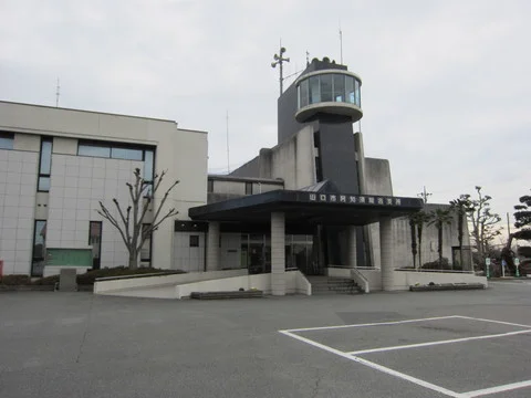 阿知須総合支所まで1300m