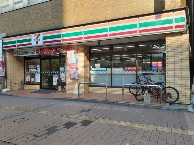 セブンイレブン福岡渡辺通5丁目まで190m