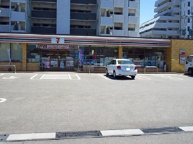 セブンイレブンまで650m