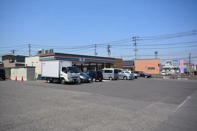 セブンイレブンまで550m