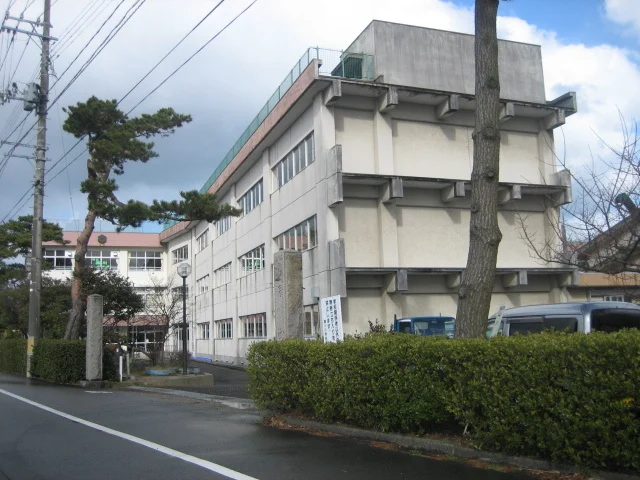濁川小学校まで1000m