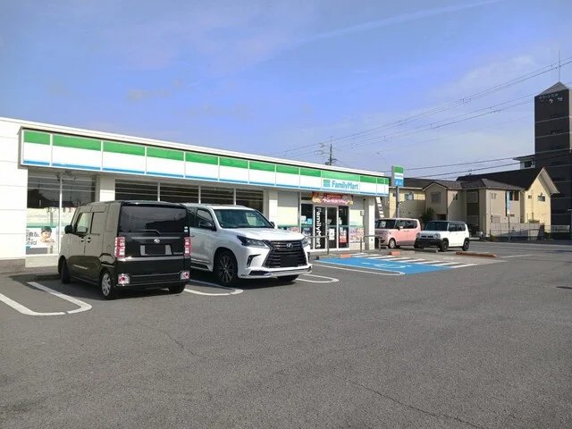 ファミリーマート紀泉台店様まで110m