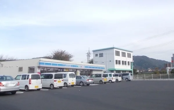 ローソン大田長久南店まで400m