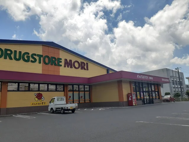 ドラッグストアモリ美祢店まで803m