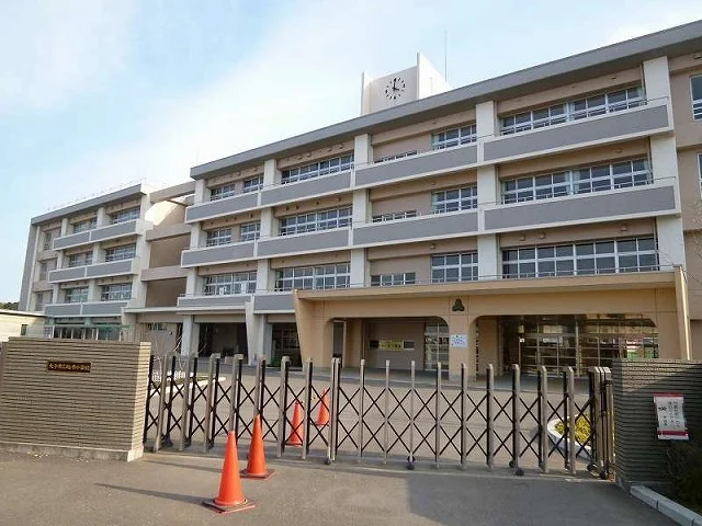 坂ノ市小学校まで750m