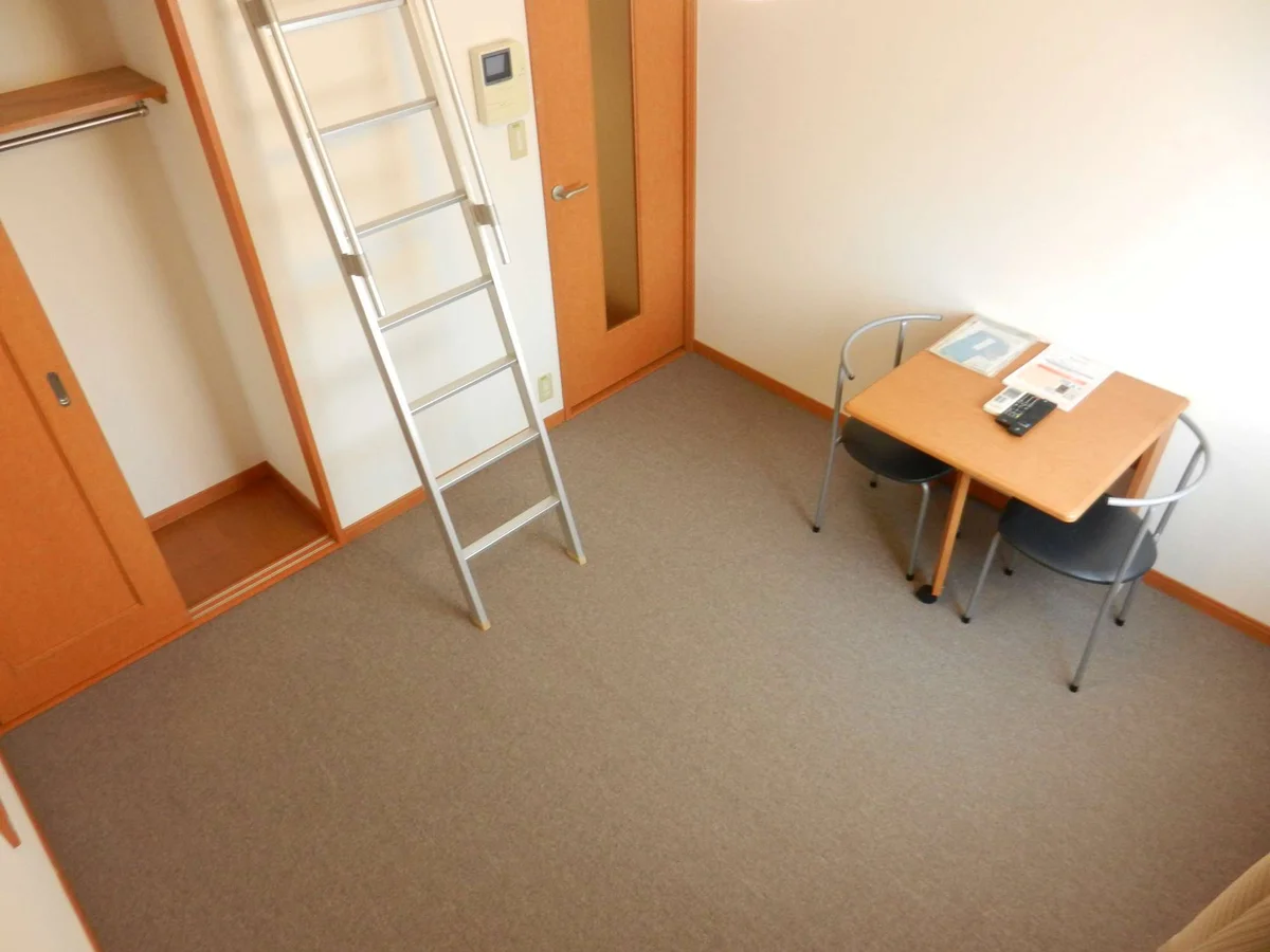 クローゼット付きでお部屋を広々お使いいただけます。