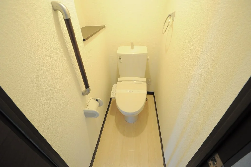 温水洗浄便座。実際のトイレは仕様が異なる場合がございます