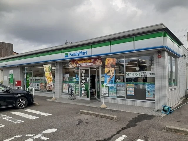 ファミリーマート岐南薬師寺店まで550m