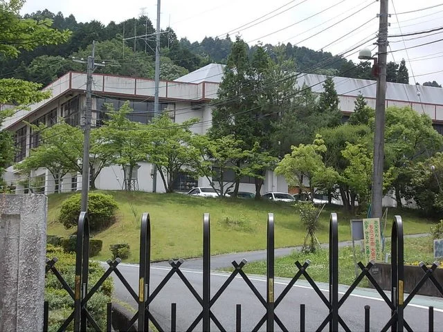 三雲東小学校まで1100m