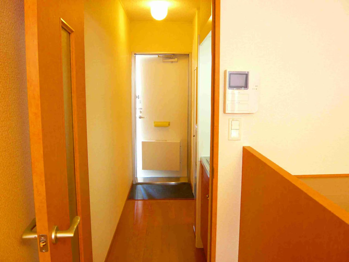 お部屋から見た玄関です。