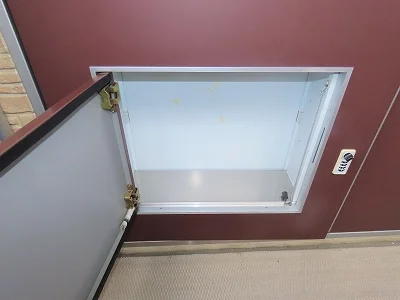 玄関扉に宅配ボックスあり