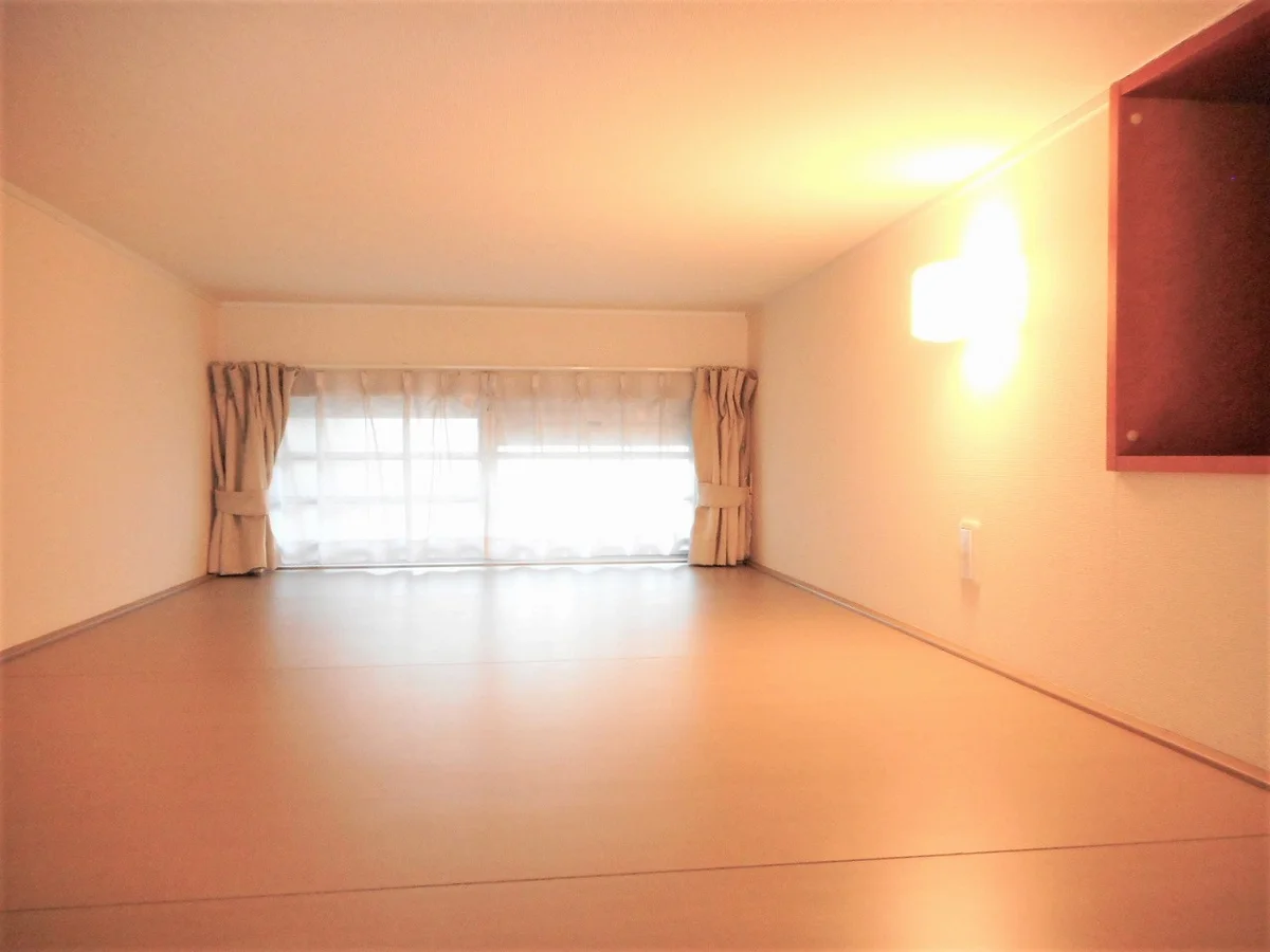 ロフトにはカーテンや電気、コンセントもあります