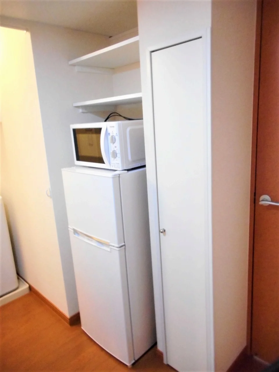電子レンジ、冷蔵庫完備