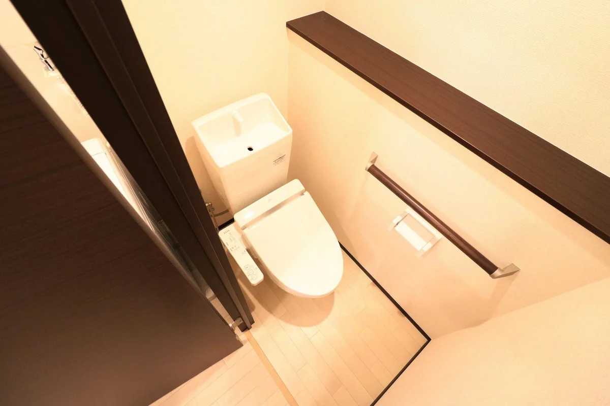 快適な温水洗浄便座付きトイレになります。