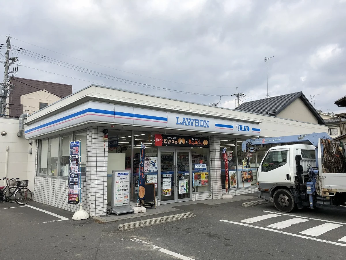 コンビニまで徒歩1分です！近くて便利ですね☆